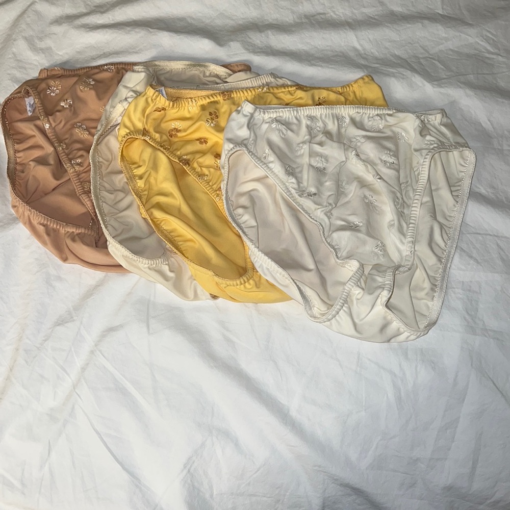 New no tags. Warner’ssz Large Flower Charms panties